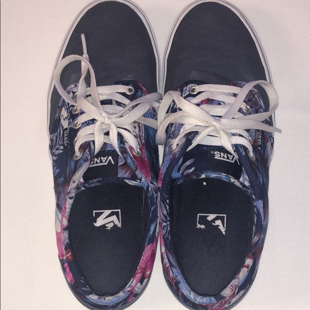 Vans - Picture 2 of 6